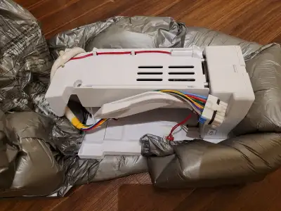 For sale is a New OEM 00658257 Bosch Factory Fridge Icemaker Assembly. Was sales box & opened only t...