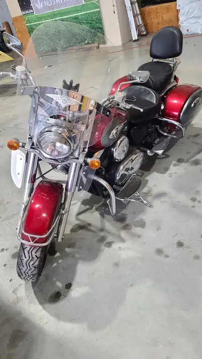 À VENDRE KAWASAKI VULCAN NOMAD 1500cc – Année 2000 41,500 km - $ 2500. Très bonne condition. Batteri...