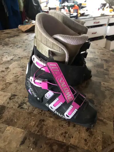 Girls Downhill Ski Boots. 320/250. Salomon., View more