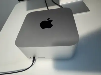 Apple M2 Max with 12‑core CPU, 30‑core GPU, 16‑core Neural Engine - - 32GB unified memory - - 512GB...