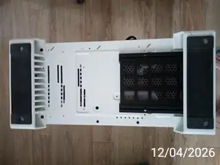 Corsair 570X RGB ATX Mid-Tower Case+ Gigabyte P650B power supply in System Components in City of Toronto - Image 11