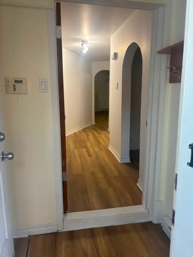 4 1/2 dans St-Henri avec électros, internet et cour