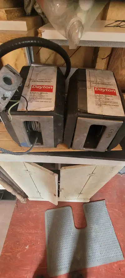 2 winch (treuil) fonctionne 115 v 6 amp Dayton Voir info sur photo