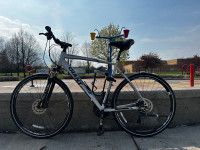 Giant Roam / Hybrid Road Bike 