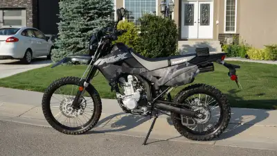 292cc, liquid-cooled, 4-stroke, DOHC 4-valve single Bore x Stroke 78.0 x 61.2 mm Compression Ratio 1...