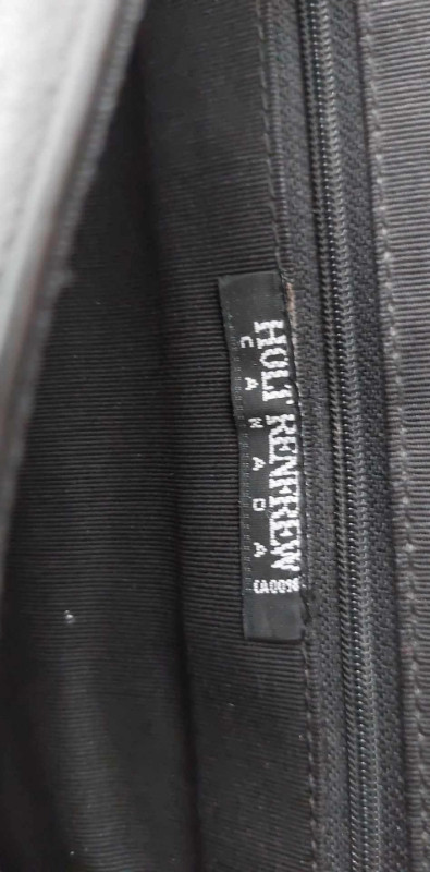 Holt Renfrew Made In Italy Leather Purse dans Femmes - Sacs et portefeuilles  à Ville de Montréal - Image 3