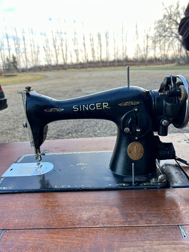 Singer sewing machine.  in Arts & Collectibles in Strathcona County - Image 2