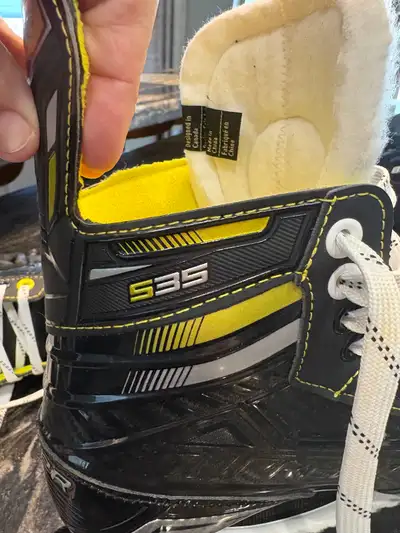 Size 3.5 black supreme bauer unisex ice skates, View more