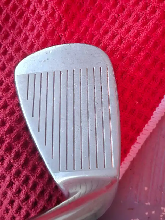 left handed Wilson staff D100 irons in Golf in St. Catharines - Image 8