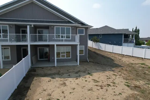 SYLVAN LAKE AB. NEW WALKOUT DUPLEX ON HUGE LOT IN 45+ CLOSE63782602080131121