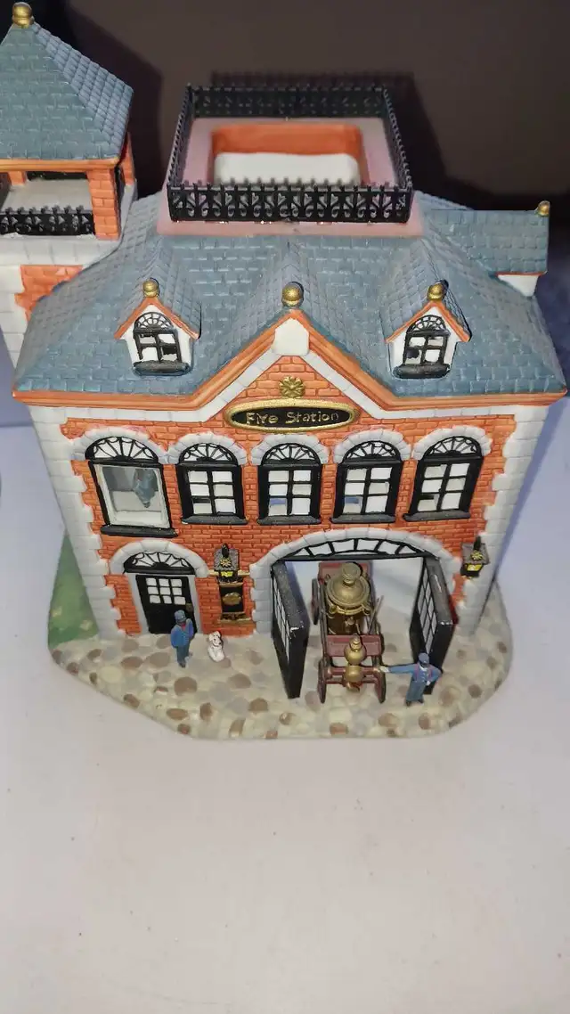 Partylite Olde World Village Entire Collection #1-7 in Arts & Collectibles in Calgary - Image 8