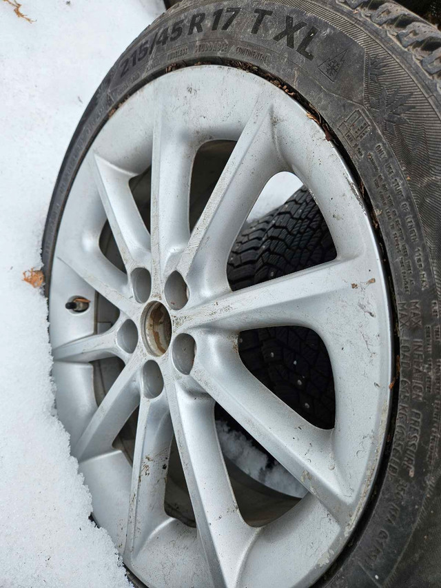 Toyota/lexus ct200h wheel and winter tires set dans Pneus et jantes  à Laval/Rive Nord - Image 3