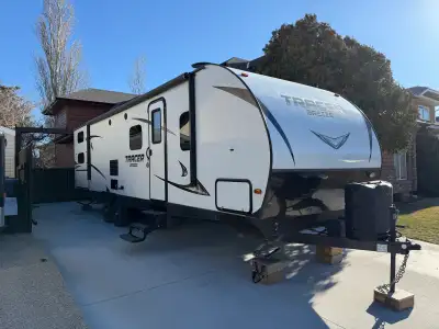 2018 Forest River 31 BHD Tracer Breeze Quad Bunk room Sleeps 10 Light weight 19’ Power Awning U shap...