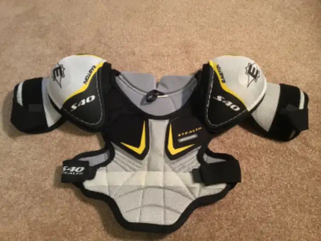 Variety of kids hockey equipment and accessories in Hockey in Kitchener / Waterloo - Image 3