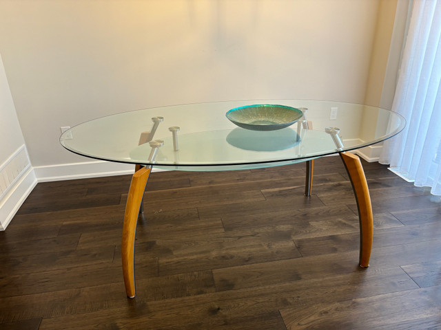 Dining table in Dining Tables & Sets in London - Image 2