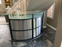 CONTEMPORARY ONE-PIECE CURVED FREESTANDING BAR