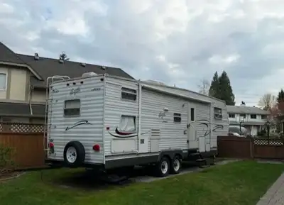 2002 Jayco Eagle 305 Fifth Wheel. Dont let the age fool you - this gem is in excellent condition! We...