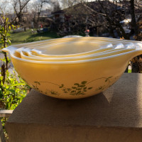 PYREX Cinderella  Nesting Bowls 4 pc Shanendoah Yellow 