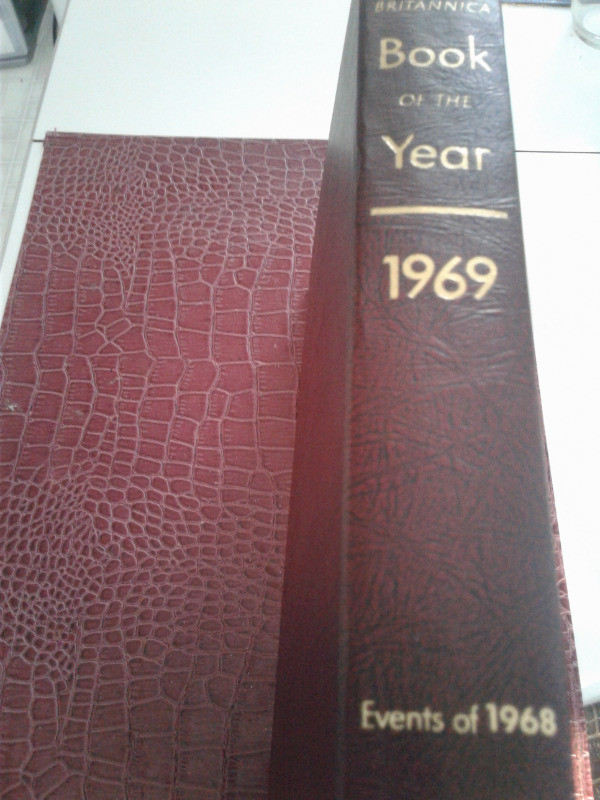 Britannica Book of the Year from 1969-1984 in Other in Kitchener / Waterloo - Image 2