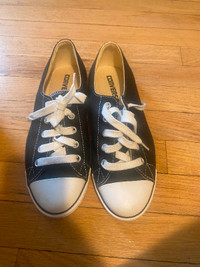 Converse flat shoes size 6