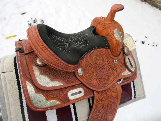 USED 10" MINI SHOW SADDLE in Equestrian & Livestock Accessories in Dawson Creek - Image 8