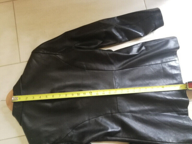 Danier Italian leather jacket women's Sz can P. usa 4-6 in Women's - Tops & Outerwear in Oshawa / Durham Region - Image 3