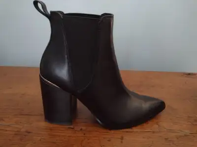 STEVE MADDEN Knoxi Bootie Sz 7M, View more