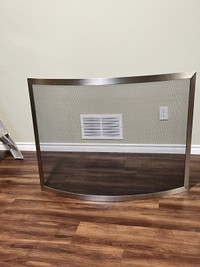 Fireplace safety screen