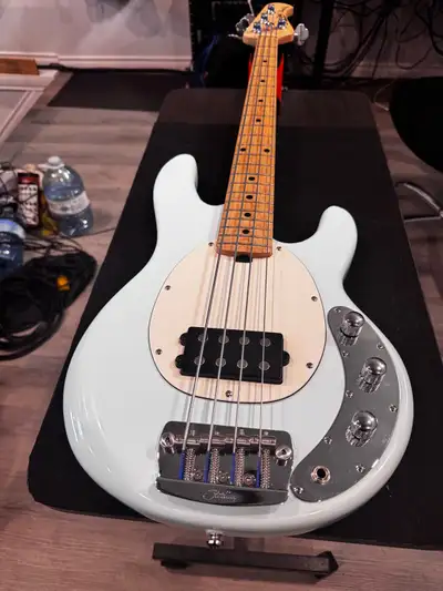 Great bass fun to play 30inch scale excellent condition mostly used in studio. Strings are flat woun...