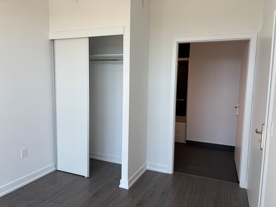 TEK Tower - Condo For Rent: 2 beds 2 baths, 1 parking, 1 locker 5