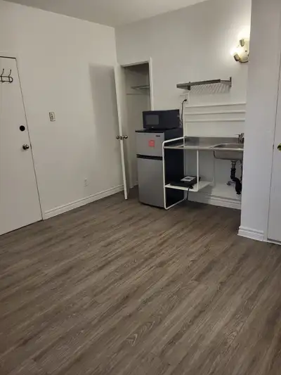 BACHELOR APARTMENT WITH PRIVATE ENTRANCE IN A HOUSE