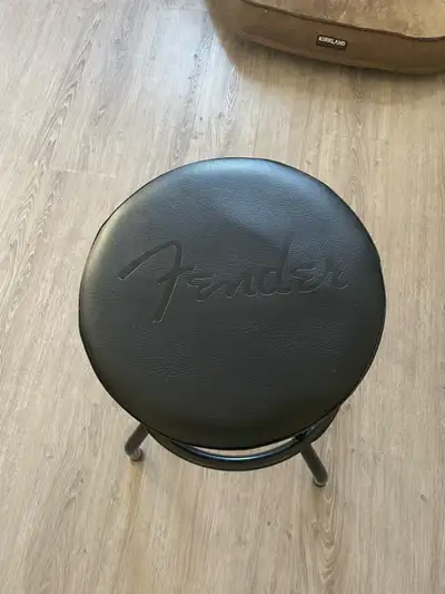 This is a Fender stool, perfect for any musician's setup. It's in good condition, with a sturdy buil...