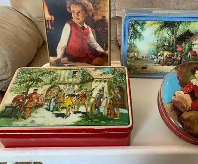 Antique English Toffee/Biscuit Tins (4) Great condition no rust $20 each Text 306-561-7878 or kijiji...