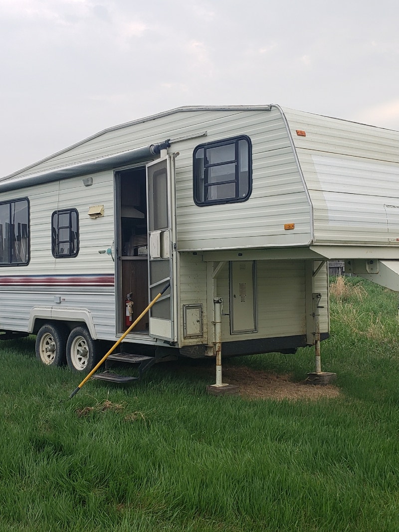 1990 21 ft fifth wheel trailer Travel Trailers & Campers