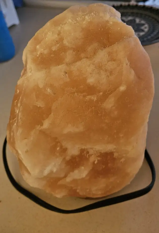 Giant Himalayan Salt Lamp (High Quality / Great Condition!)63871131612545121