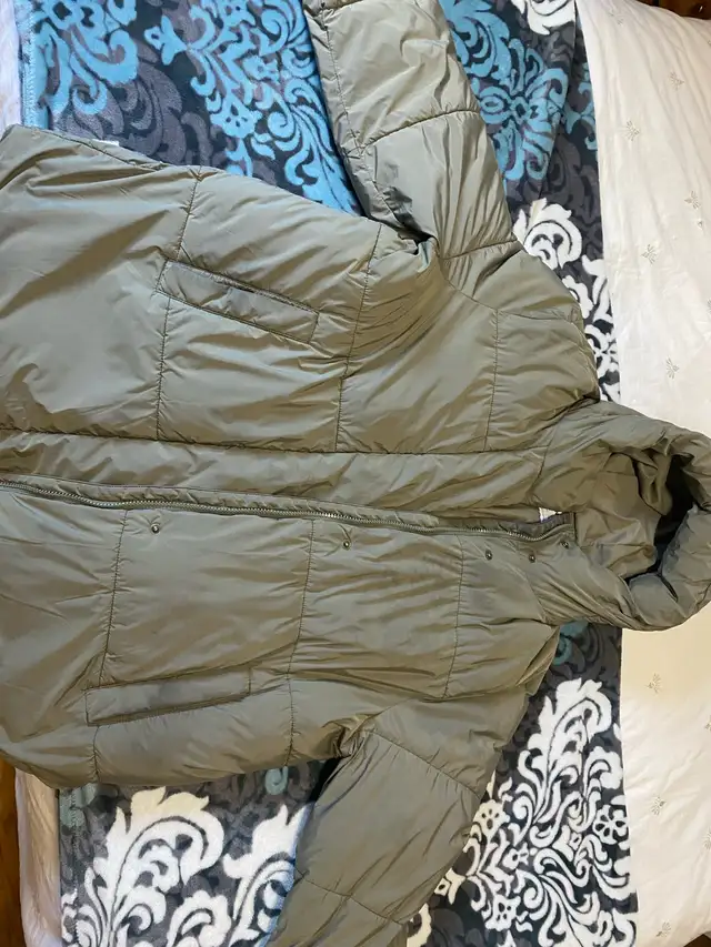 women’s winter jacket in Women's - Tops & Outerwear in Kitchener / Waterloo - Image 2