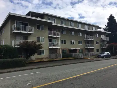 Large 1-bedroom unit available August 1st - $1400.00 / month. Rental of unit includes: - Heat - Hot...