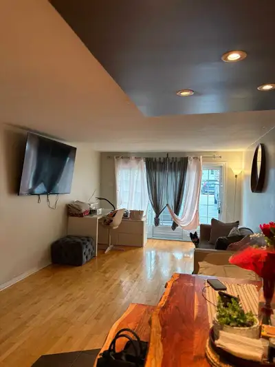 Grand demi-sous-sol à louer – 3 chambres fermées – Vieux Sainte-