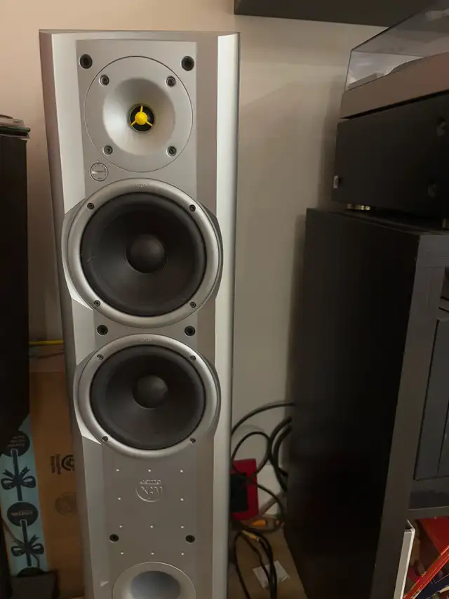 Used Pair of Jamo X3M Speakers in Speakers in City of Toronto - Image 3