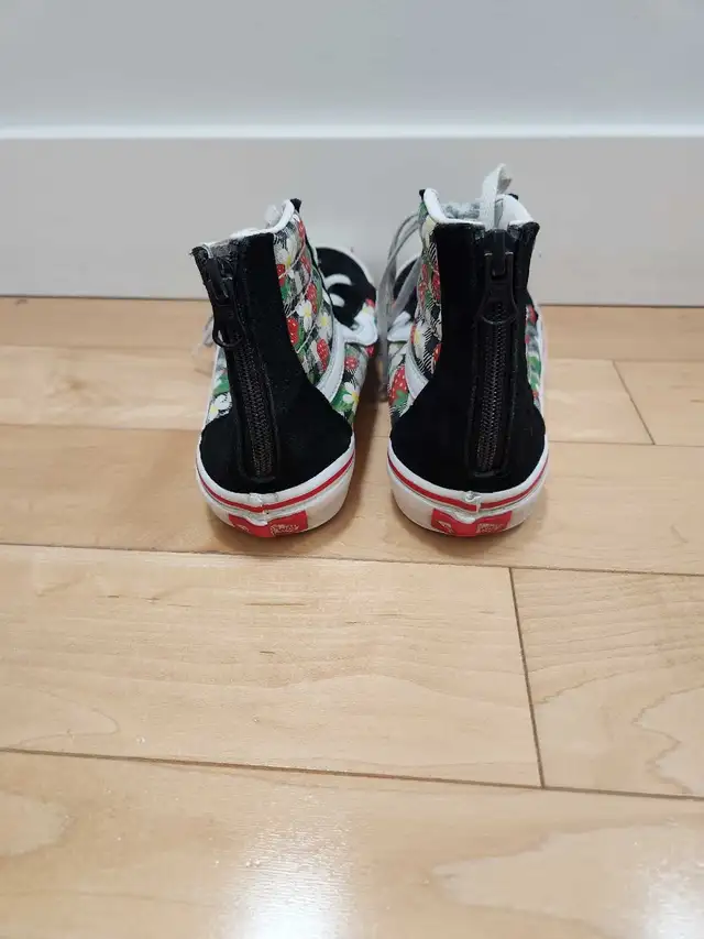Vans Strawberry Gingham Sk8-Hi Zip Sneakers - Size 2.5 in Kids & Youth in Calgary - Image 5