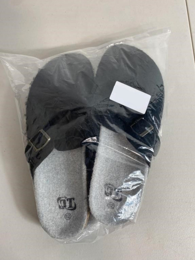 OT Black Felt Slipper Slides Size 12 in Men's Shoes in City of Toronto - Image 3