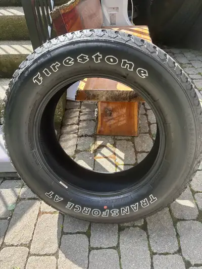 Set de 4 pneus pour camions ayant quelques 2000km, comme neuf. LT285/60R20 125/122R Valeur neuf 409$...