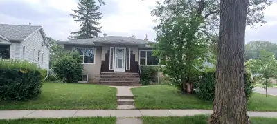 2 Bd/1 Bath Main Floor House With Garage Option