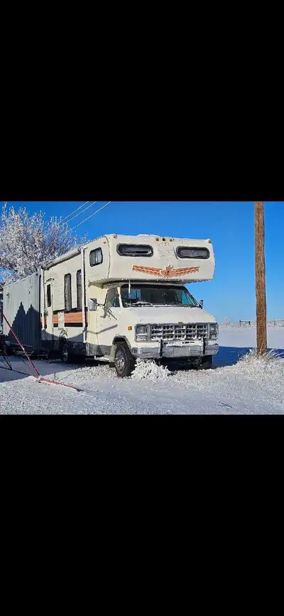 21' bumper to bumper, washrrom with shower, good tires, update, a small leak around front vent has r...