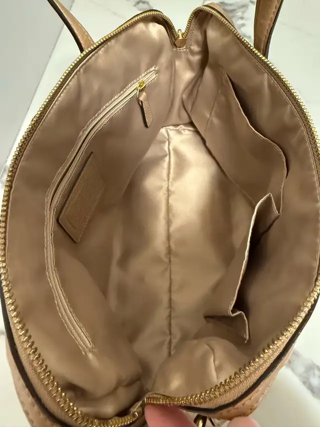 Coach Taylor Exotic Leather Purse in Women's - Bags & Wallets in Strathcona County - Image 10