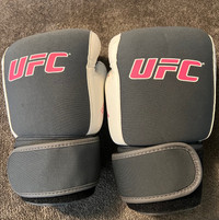 Women’s UFC boxing gloves