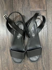 Seychelles note to self ankle strap sandal in black leather, mad