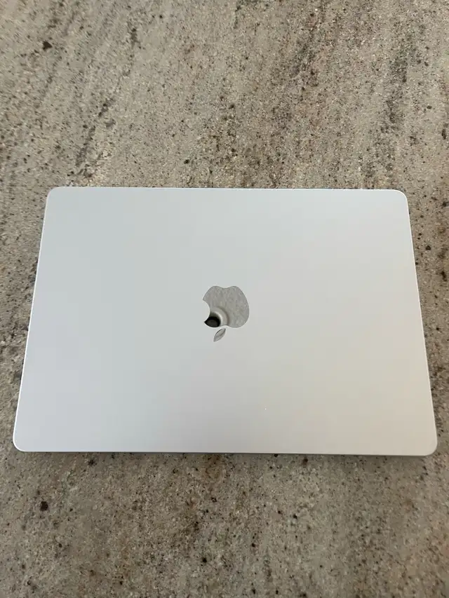MacBook Air M2 in Laptops in Barrie - Image 4