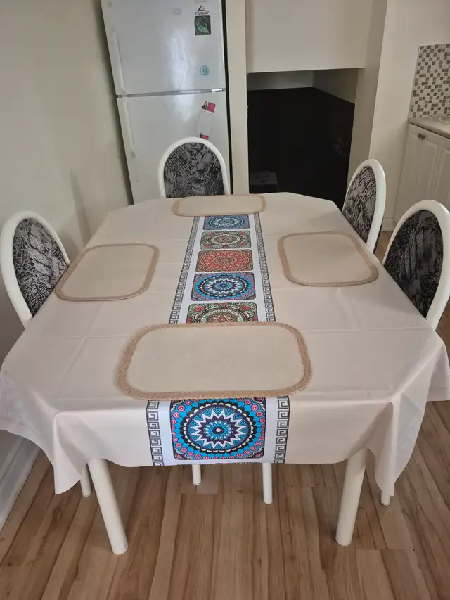 Dining Table with 4 chairs