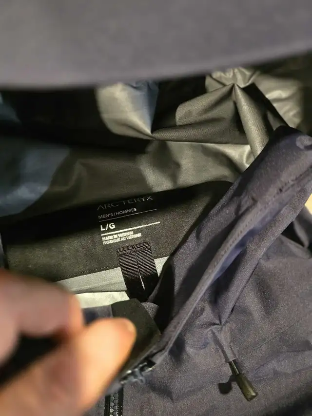 Arcteryx beta SL jacket mens in Men's in Mississauga / Peel Region - Image 3